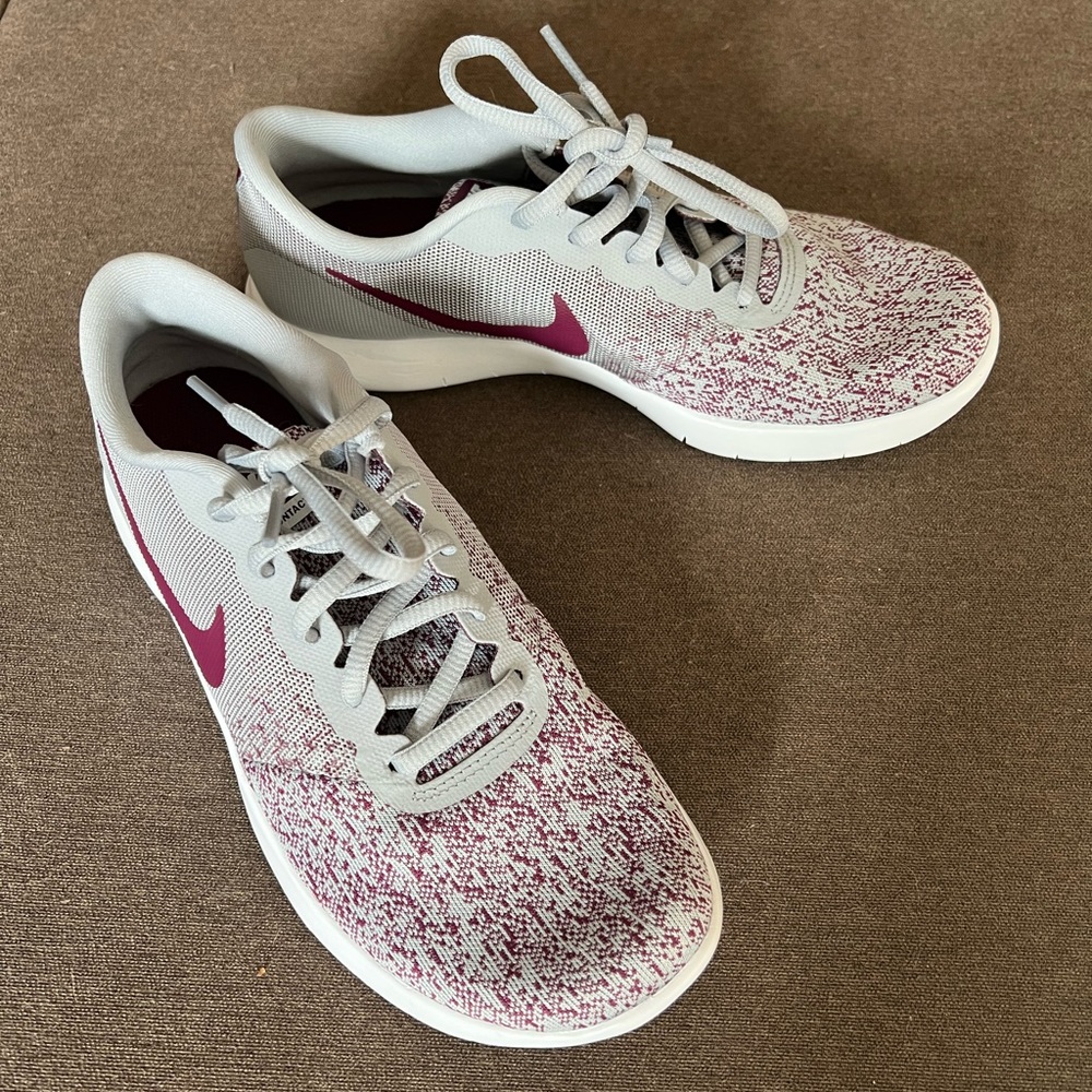 Nike Flex Contact sneakers. Worn once. Women’s size 8. Grey/maroon. White bottom